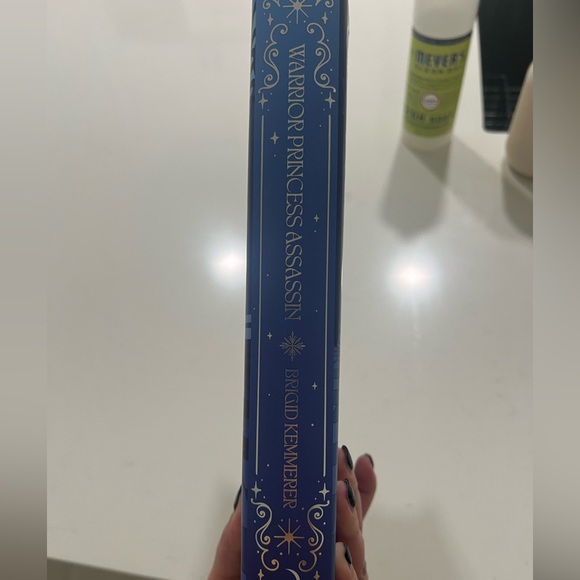 Fairyloot Warrior Princess Assassin Exclusive Signed Edition - Picture 5 of 6